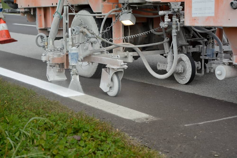 Quelles peintures choisir pour le marquage au sol routier